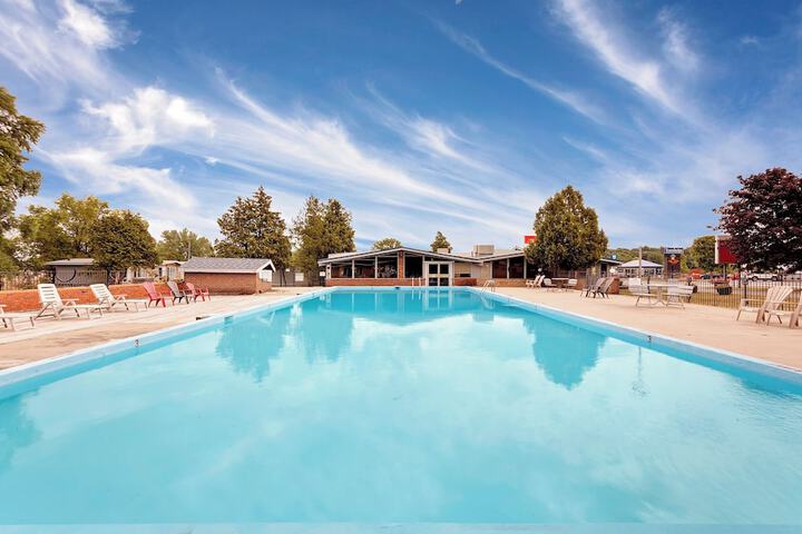 Hotel Pool