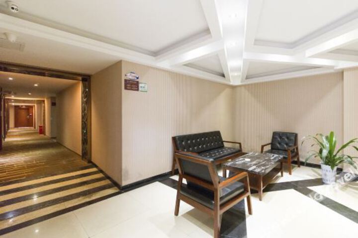 Hotel Interior 10 of 30