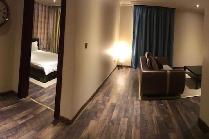 Room 9 of 34