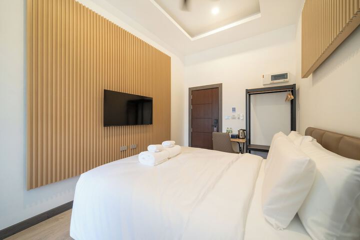 Room 4 of 84