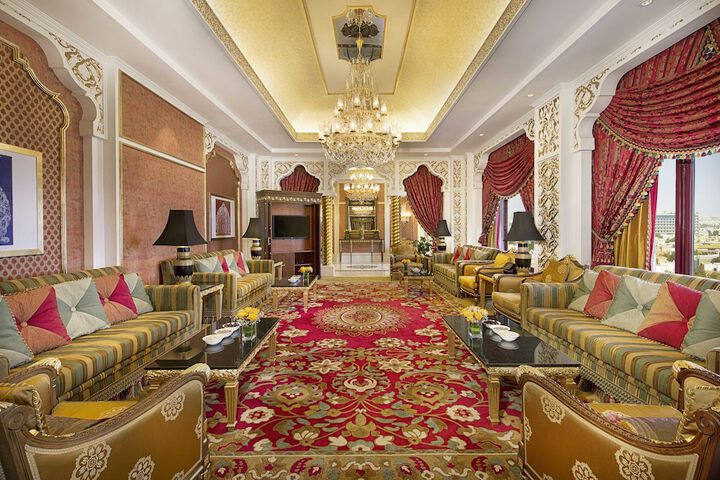 Room 26 of 80