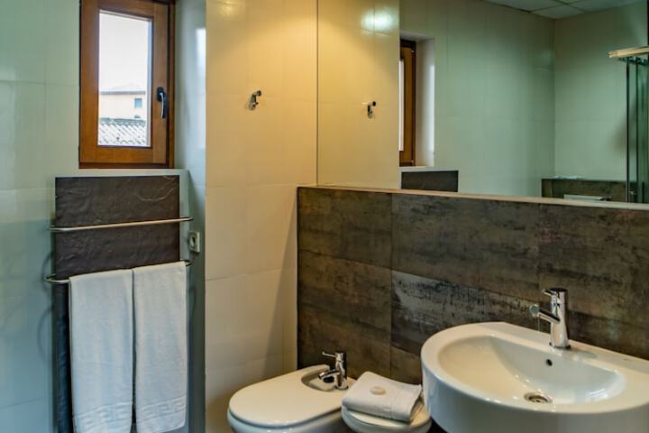 Room 35 of 51