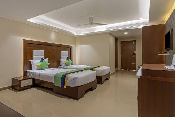 Room 12 of 40