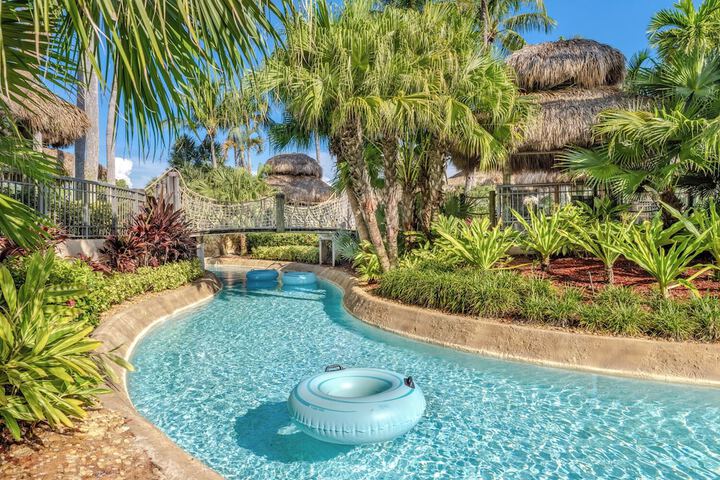 Pool Hotel