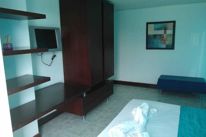 Room 9 of 24