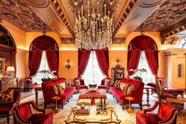 Lobby lounge