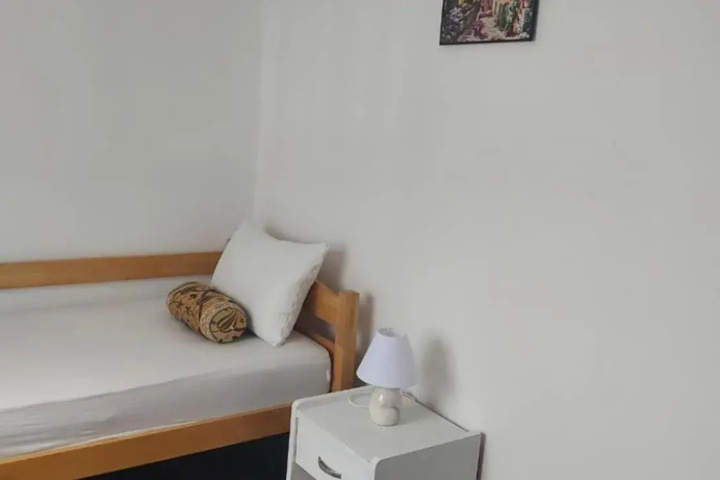 Room 5 of 12