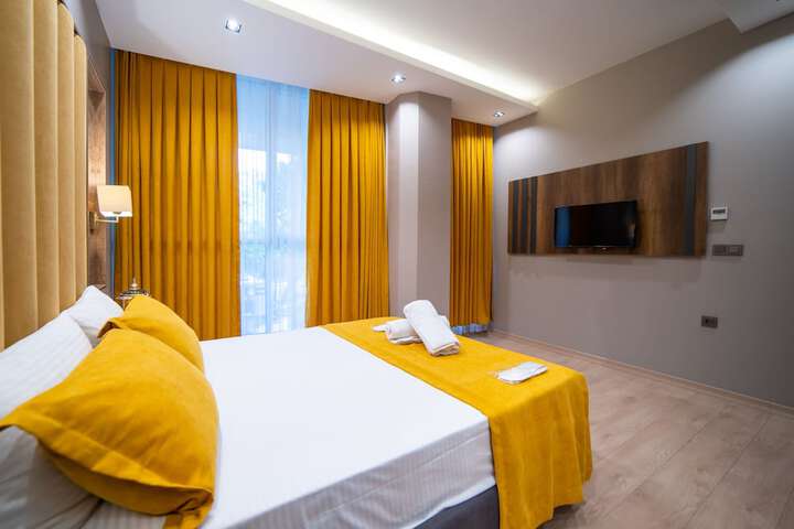 Room 13 of 100