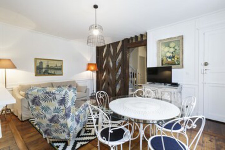 Room 4 of 13