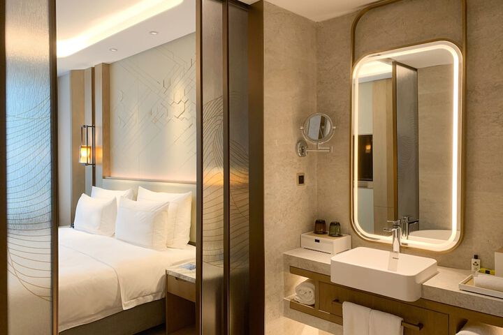 Room 21 of 114