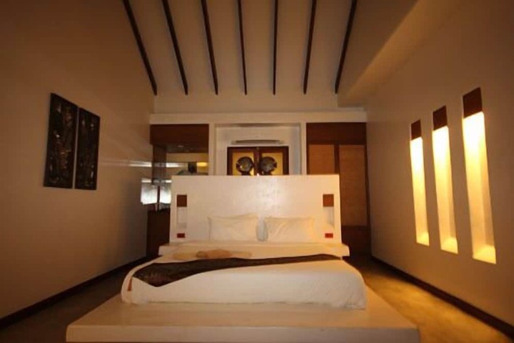 Room 8 of 50