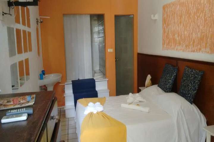 Room 5 of 17