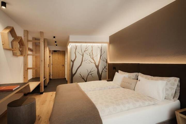Room 16 of 36