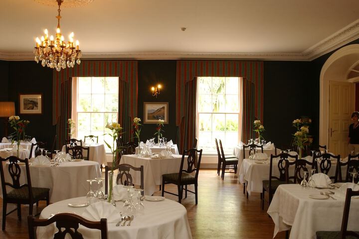 Dining 7 of 18