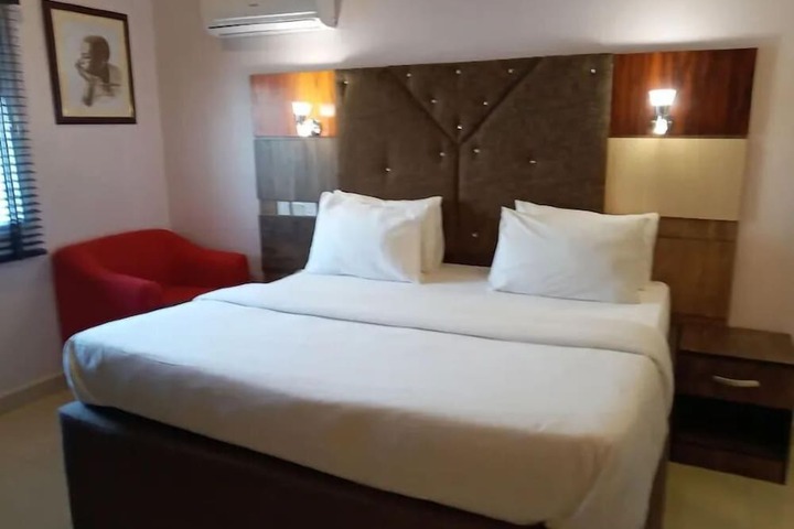 Room 3 of 25