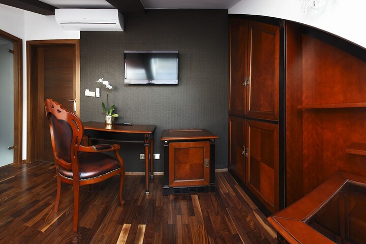 Room 12 of 53