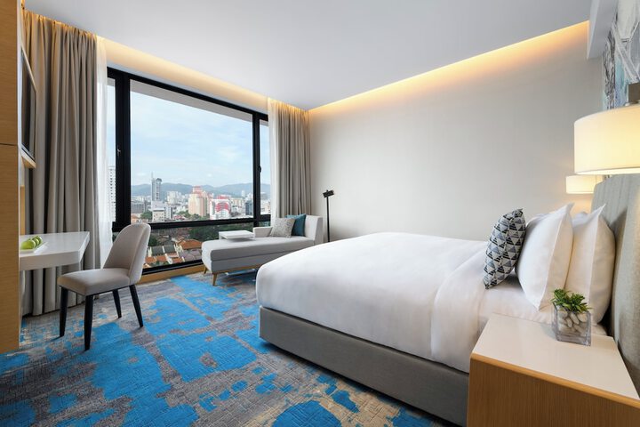 Room 2 of 39