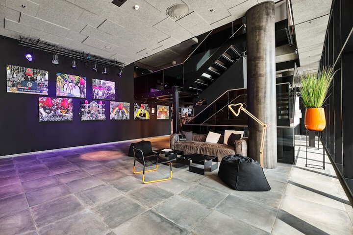 Entrance & Lobby