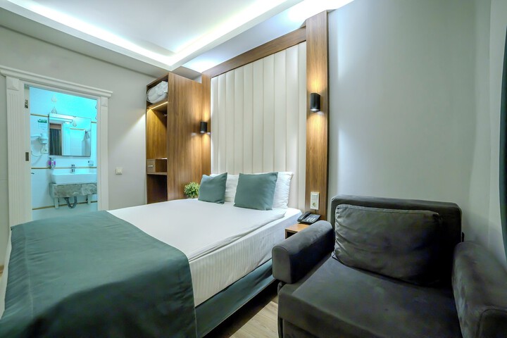 Room 12 of 70