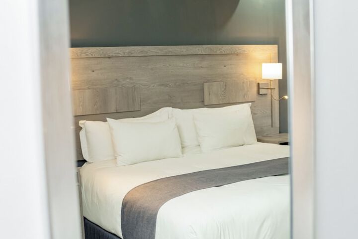 Room 2 of 6