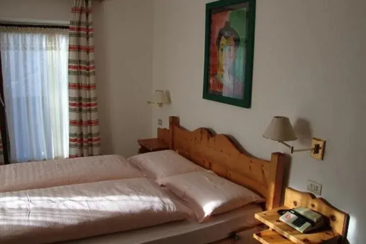 Room 3 of 8