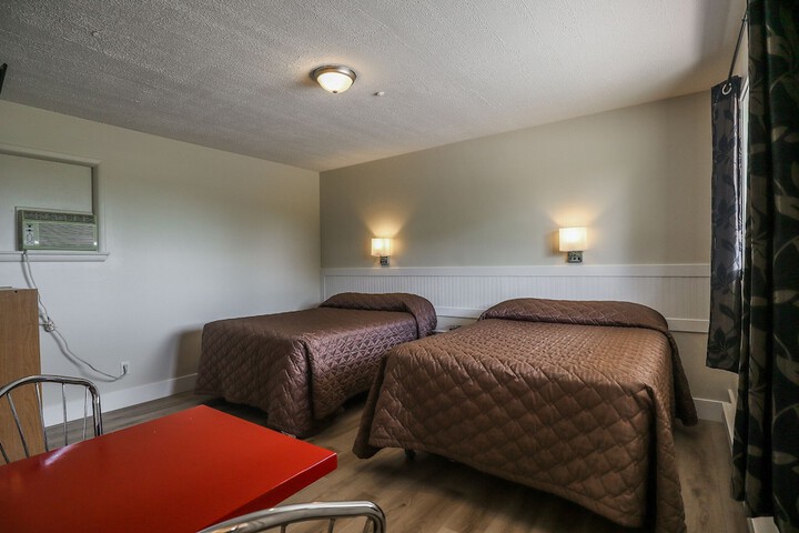 Room 4 of 27
