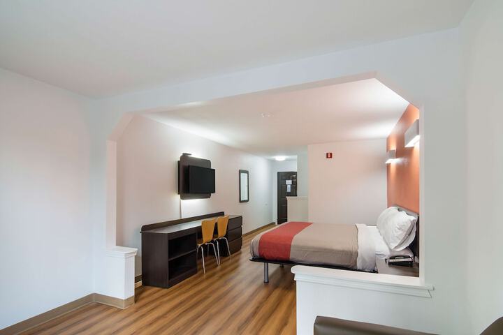 Room 14 of 32