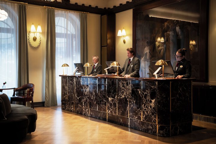 Entrance & Lobby