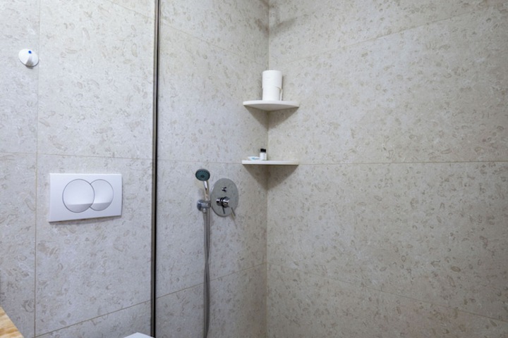 Room 70 of 178