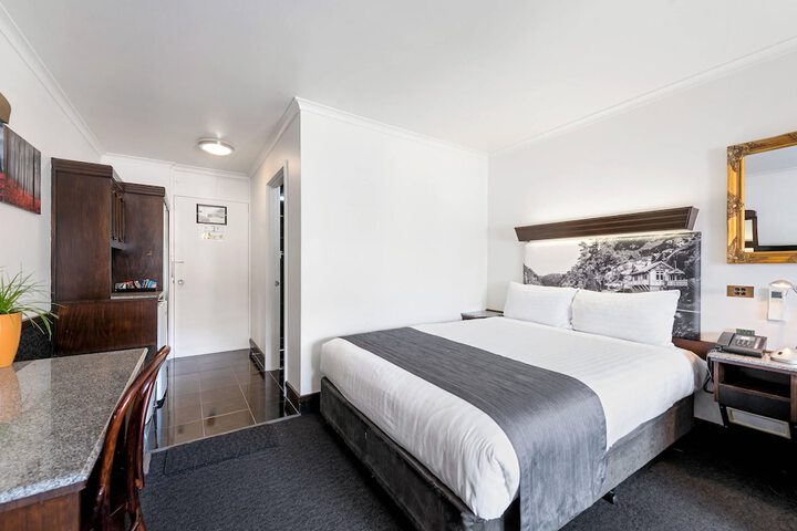 Room 33 of 92