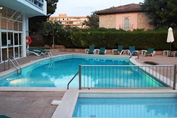 Hotel with Pool