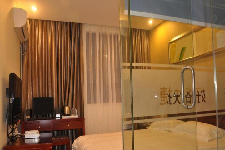 Room 2 of 9