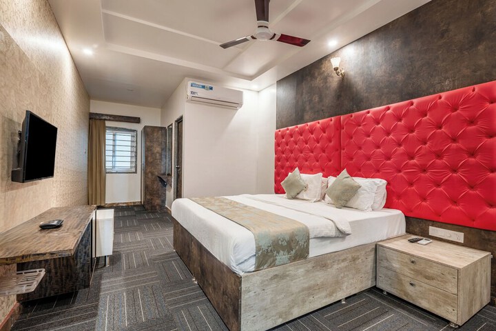 Room 9 of 48