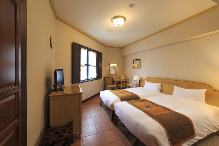 Room 11 of 40