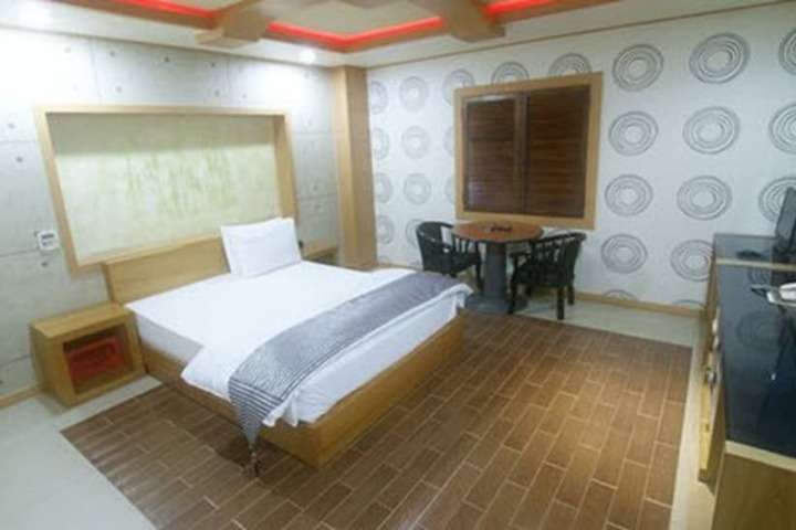 Room 5 of 29