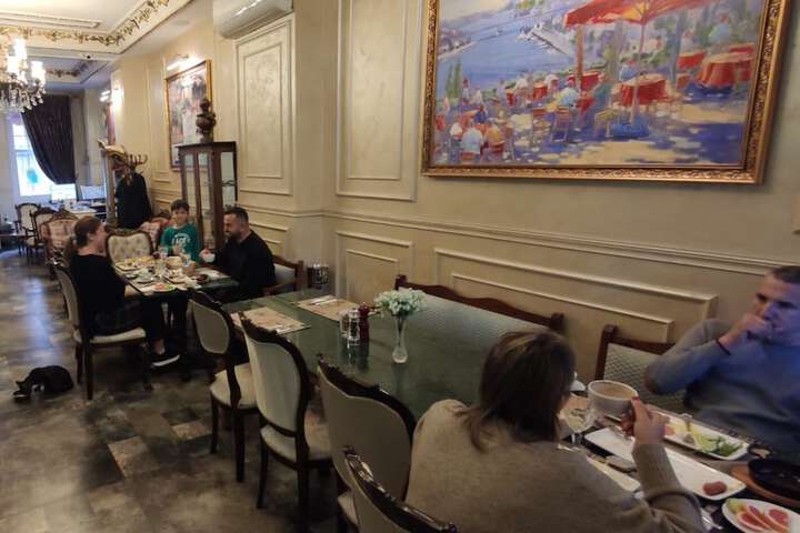 Dining 75 of 128