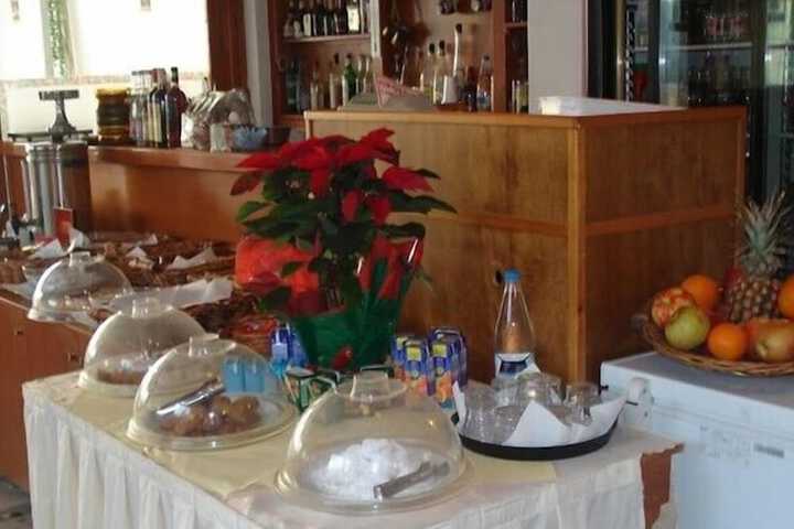 Dining 16 of 20