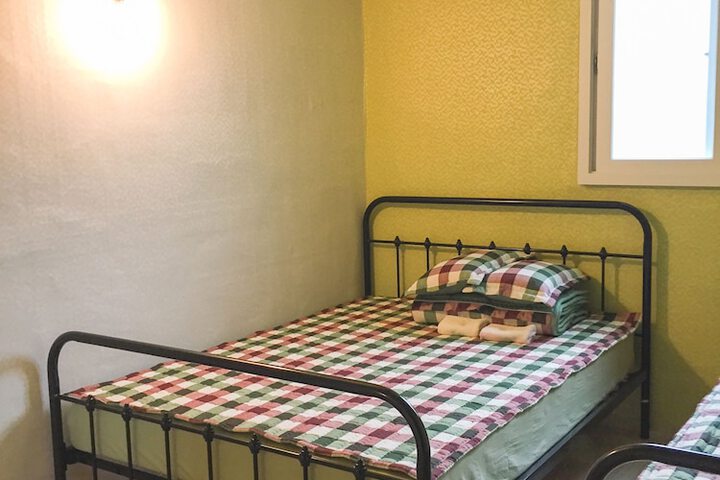 Room 6 of 50