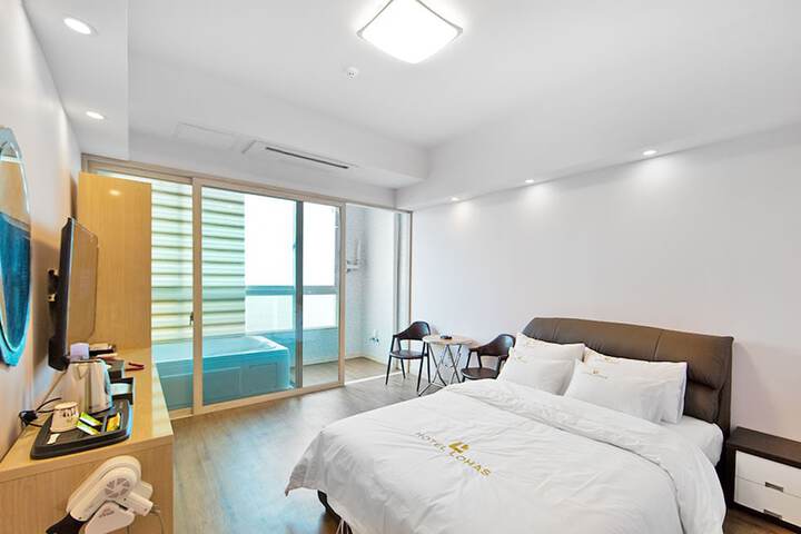 Room 7 of 31