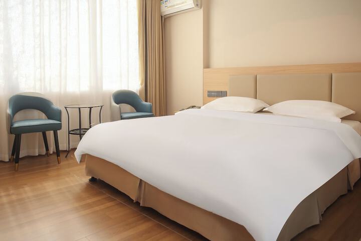 Room 6 of 30