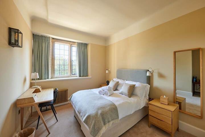 Room 5 of 14