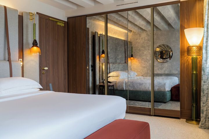 Room 10 of 57
