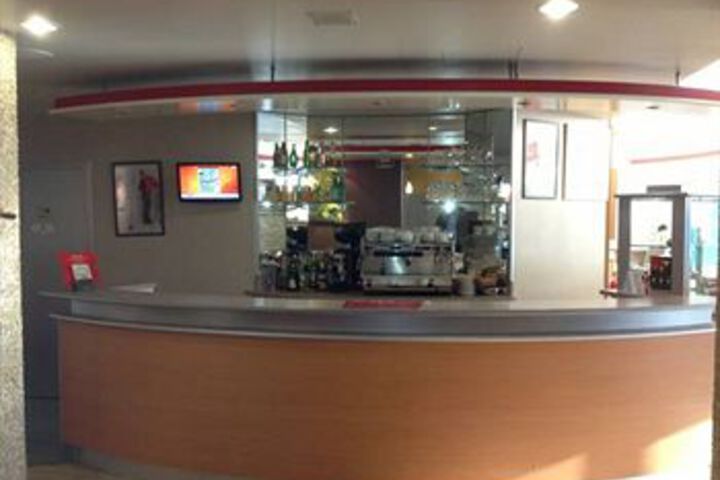 Lounge 11 of 19