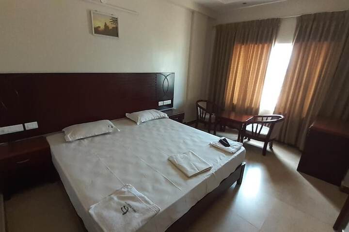 Room 11 of 16