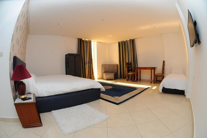 Room 10 of 25