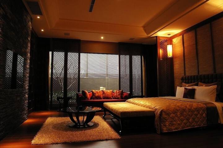 Room 22 of 100