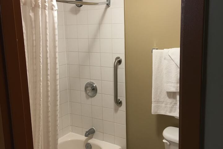 1 Queen Bed (4 of 11)