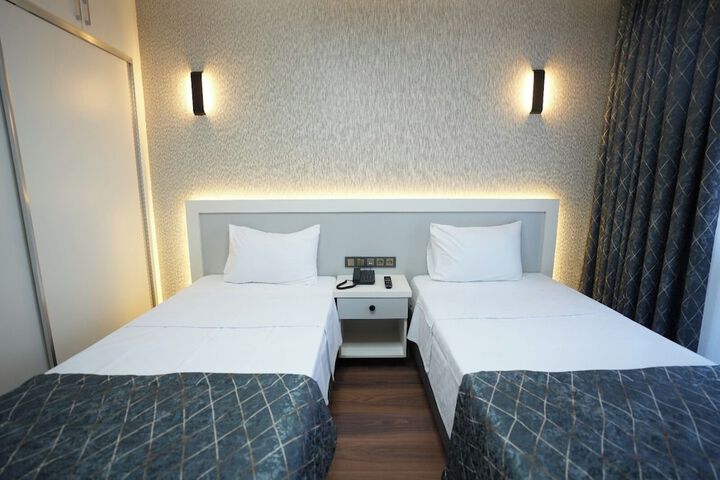 Room 8 of 15