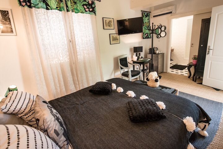 Room 3 of 52