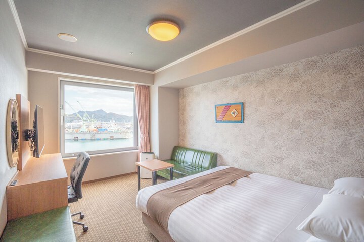Room 27 of 51